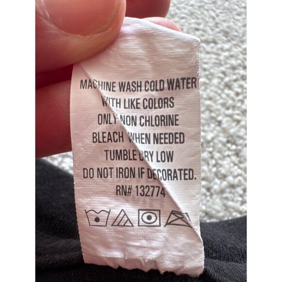 Queen Band Graphic T-Shirt Black Classic Rock Design 100% Cotton Pre-Shrunk Size - Picture 4 of 7